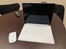 Apple IPAD Air. 4Gen. Med magic tastertur