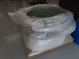 Pl. med tomme klare flasker