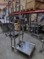 Elektrisk stabler med platform.  REMEDA