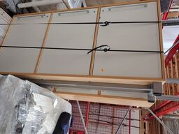 To kontorskabe.  Måler ca. 167 x 42 x 88 cm./stk.