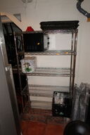 Reol med mikrobølgeovn m.m.