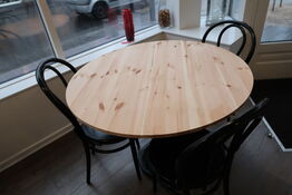 Cafébord med 3 stk. caféstole