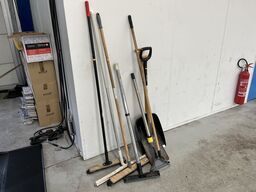 Blandet koste og sneskovl 