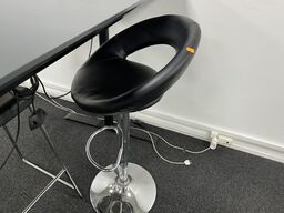 El. hæve/sænke skrivebord med 2 stk. stole