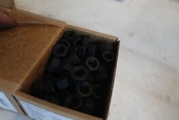 300 stk. møtrikker M12