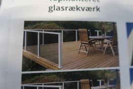 Plastmo glasrækværk, klar glas, sølv aluprofiler