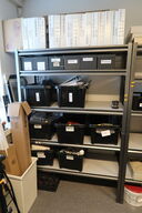 Lagerreol uden indhold