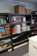 Lagerreol uden indhold