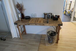 Klapbord med indhold