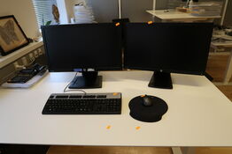 2 stk. computerskærme HP Zdisplay, tastatur, mus, computer HP Slide