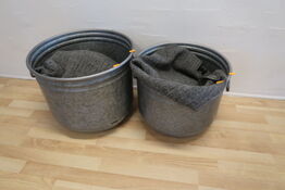 2 stk. krukker med tæpper