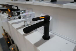 Armatur CASSØE Newform Linfa 2 Mat Sort komplet med kasse