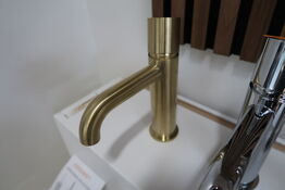 Armatur CASSØE One Børstet Messing komplet med kasse