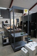 Udstillingsreol uden indhold