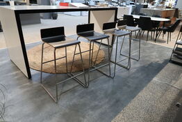 4 stk. barstole samt barbord