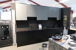 Køkken NORDANRO uden hårdehvidevarer med stenbordplade DEKTON. Vejl. udsalgspris kr: 119.000,-