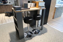 Barbord med 2 stk. barstole