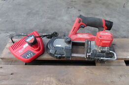 Båndsav MILWAUKEE M12 FBS64