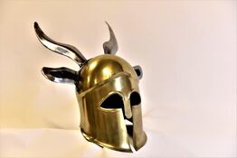 Krigshjelm, Barbar viking med horn