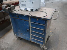 Værkstedsbord/vogn med skruestik (uden indhold)