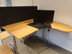 Skrivebord med skuffemodul og afskærmning - hæve/sænke funktion virker ikke (skærm medfølger ikke)