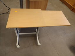 Lille bord med udtræk