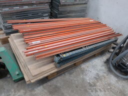 Stålreolsdele 4 gavle og 12 vanger og plader