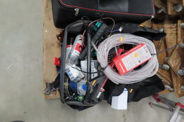 2 stk. værktøjskasser og poser med diverse værktøj