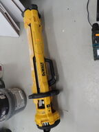 LED lampe på trefod, DEWALT DCL079