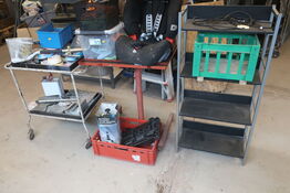 2 stk. rullevogne med indhold og reol med indhold