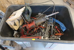 Bajle med maskiner og værktøj