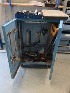 Værktøjsskab inkl. indhold, samt indhold på reol