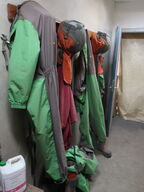 Div. dragter, støvler, NOVA hjelme m.v.