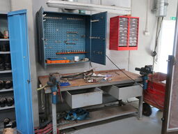 Filebænk m. skruestik m. PEDDINGTON løfter samt indhold