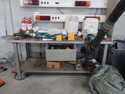 Filebænk m. skruestik samt indhold