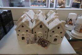 12 stk. Hvidt hus med LED lys porcelæn 8 cm assorteret
