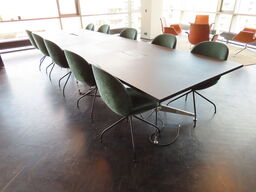Konferencebord, 2-delt HOLMRIS med 10 stole GUBI Beetle
