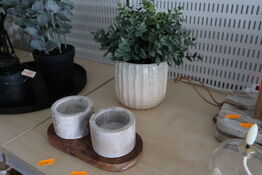 Lysestage samt vase med kunstig plante
