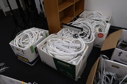 5 stk. flyttekasser med forlængerledninger