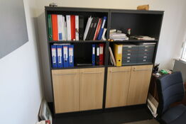 2 stk. reoler/skabe uden indhold