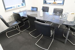 Spisebord med 8 stk. spisebordsstole