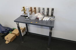 Bord med div. Badeværelsesarmaturer GROHE