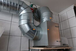 Udsugningsmotor EXHAUSTO BESF20141 samt rør