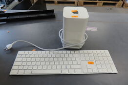 Router samt trådløst keyboard APPLE