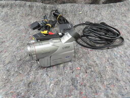 Videokamera med tilbehør - PANASONIC NV-GS70 (MOMSFRI)