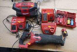Bajonet sav, radio MILWAUKEE 3 stk. lader og 1 batteri