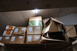 Div. Varelager bl.a. flisefødder, isolering, undertagstrammere, krydsfinerplader, planker m.m.