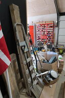 Trappestige, div. Træ, bordplader, haveredskaber m.m.