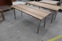 Bænk i teak med metalben