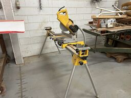 Kap-/geringssav DEWALT DW707 med stativ